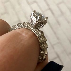 ROUNDCUT WHITE SAPPHIRE DETAILED FILIGRE